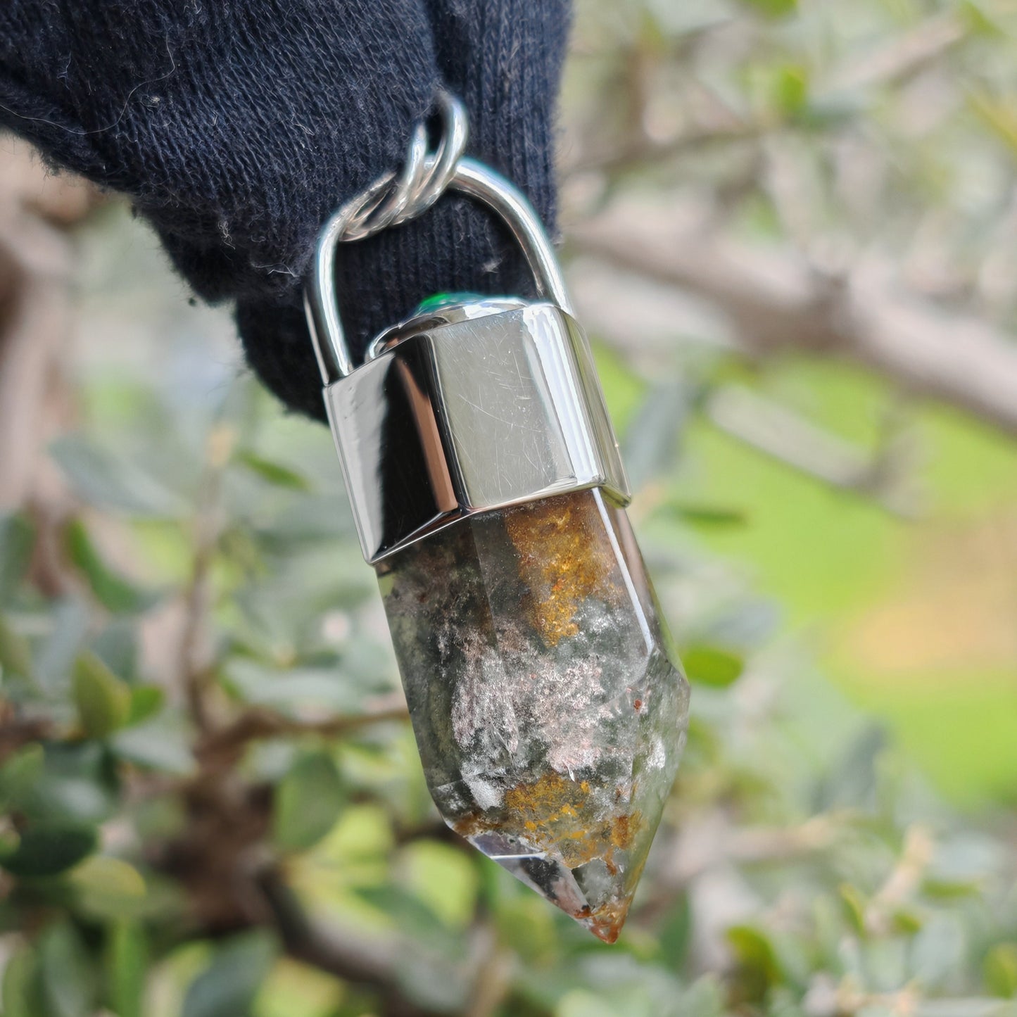 Colgante Cuarzo Chamanico con detalle en opalo en plata de ley