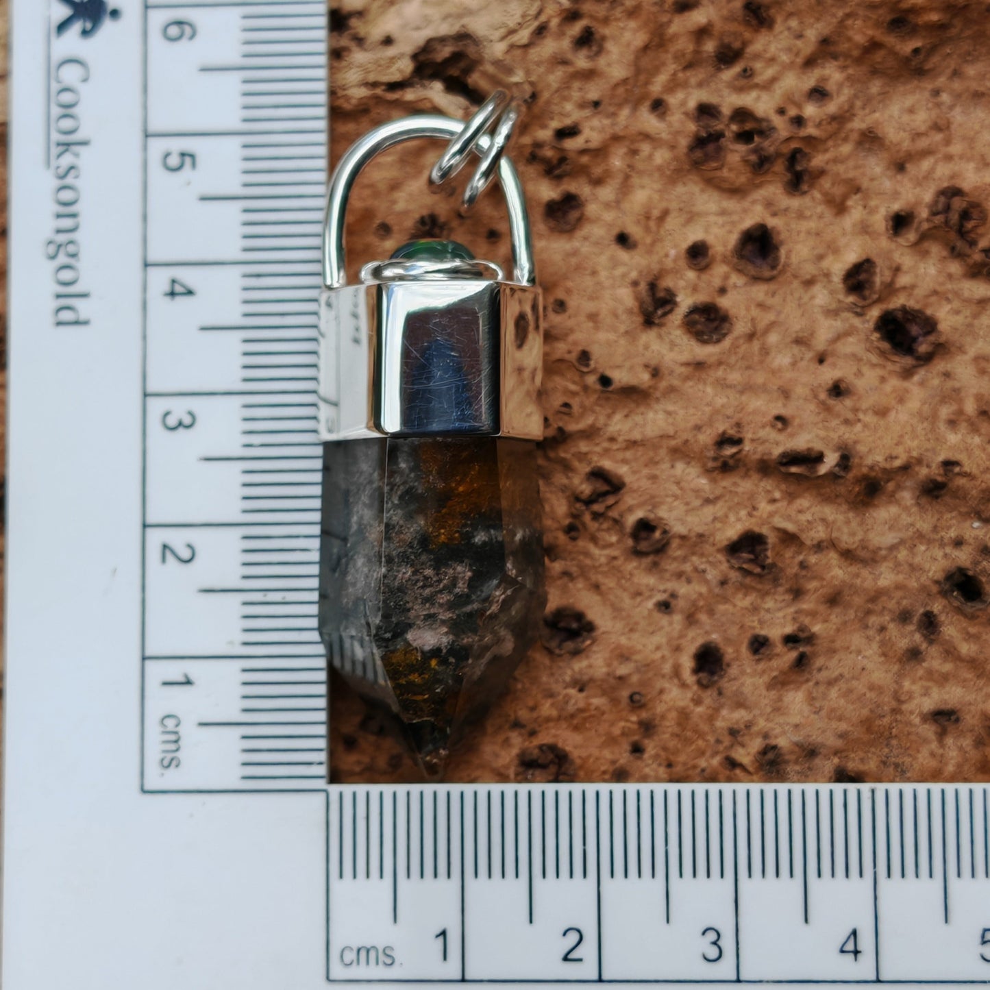 Colgante Cuarzo Chamanico con detalle en opalo en plata de ley