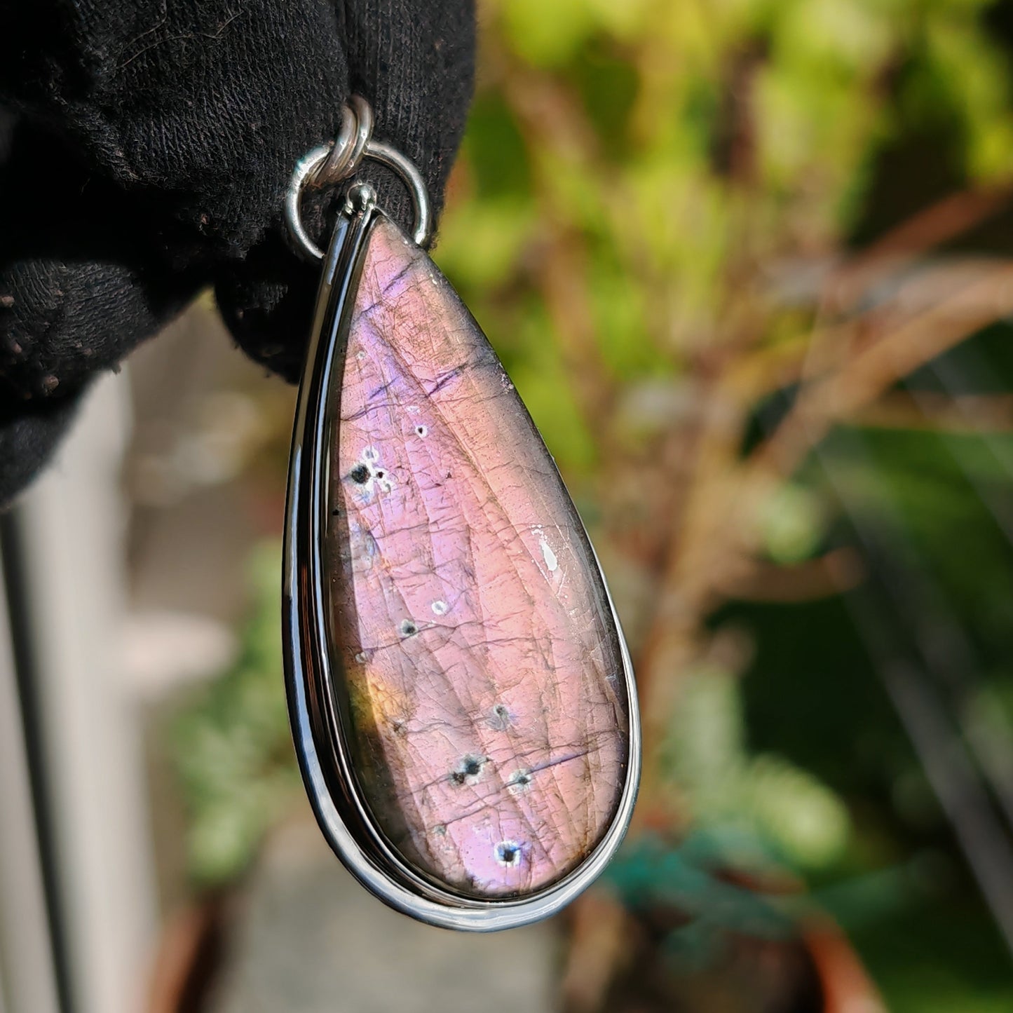 Colgante Labradorita morada en plata de ley