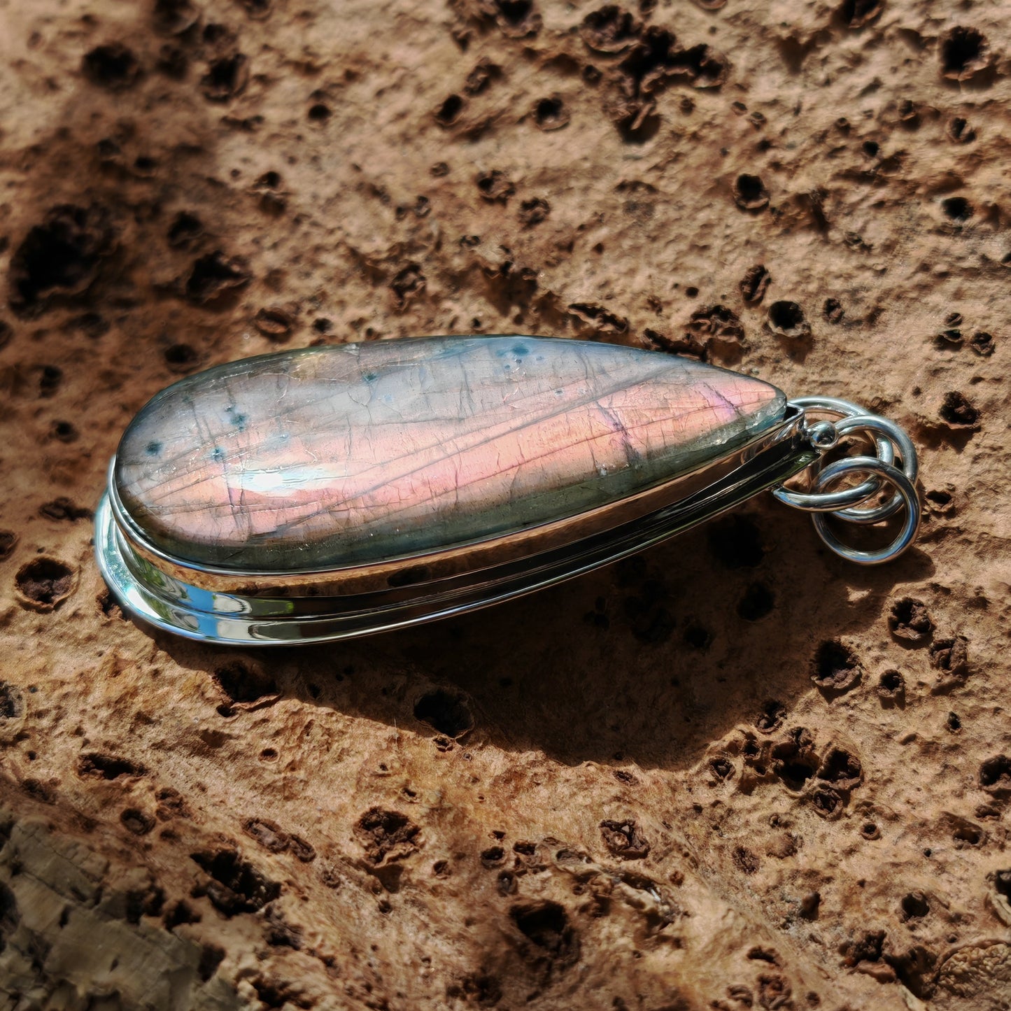 Colgante Labradorita morada en plata de ley