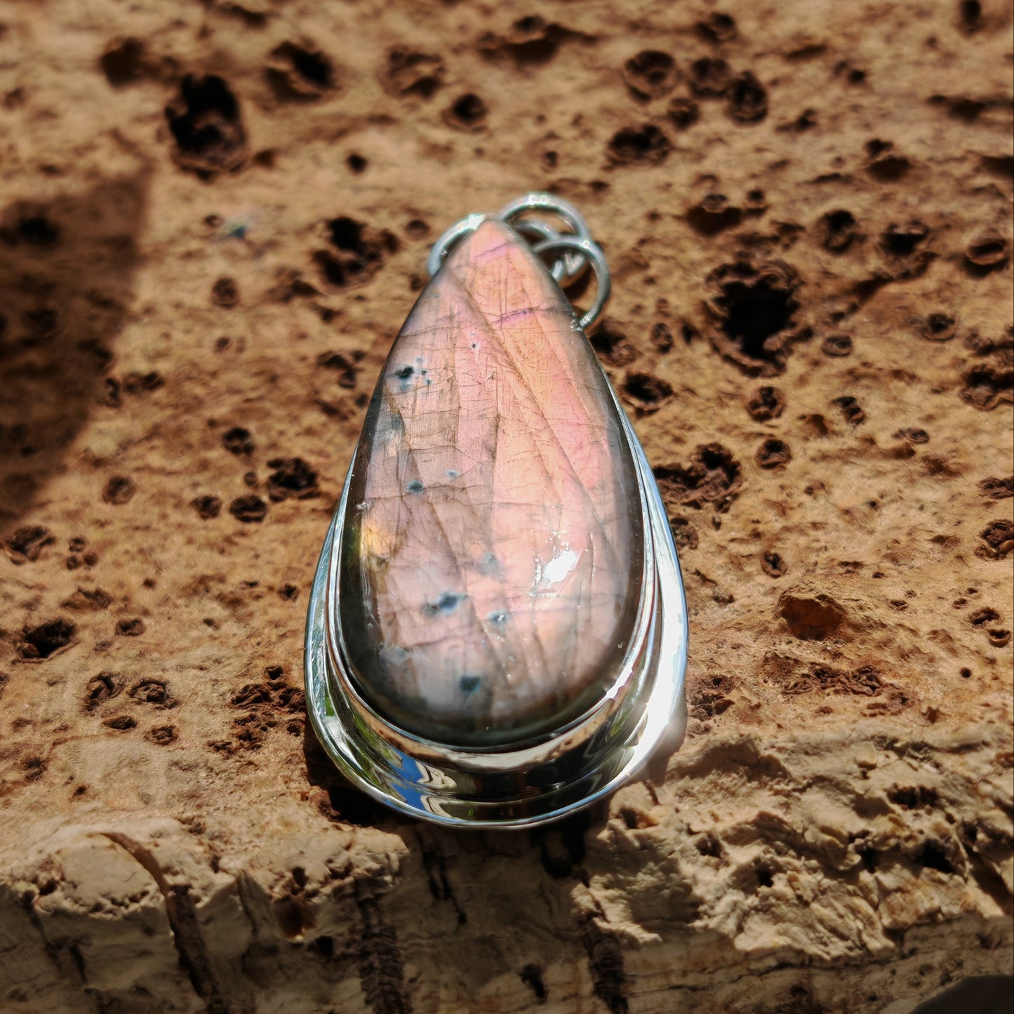 Colgante Labradorita morada en plata de ley