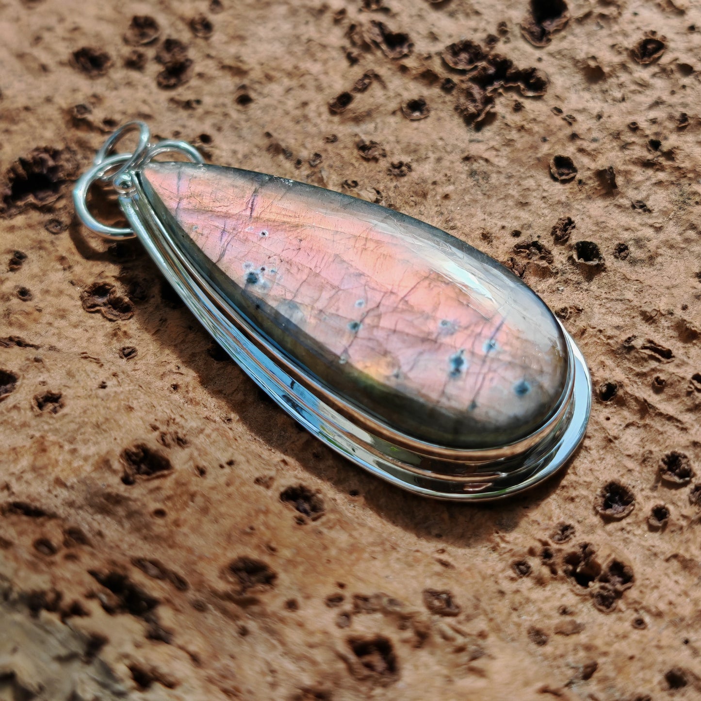 Colgante Labradorita morada en plata de ley