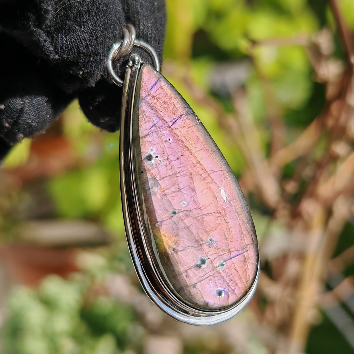 Colgante Labradorita morada en plata de ley