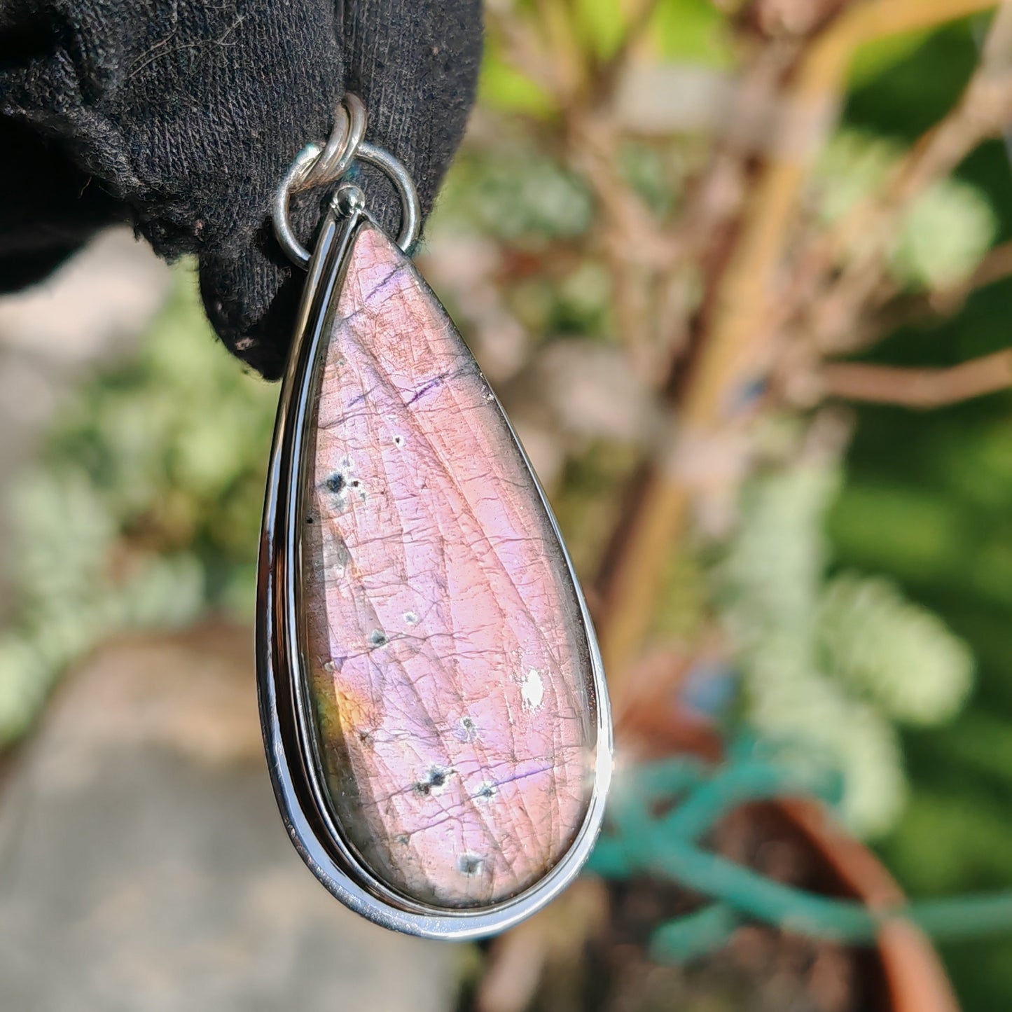 Colgante Labradorita morada en plata de ley
