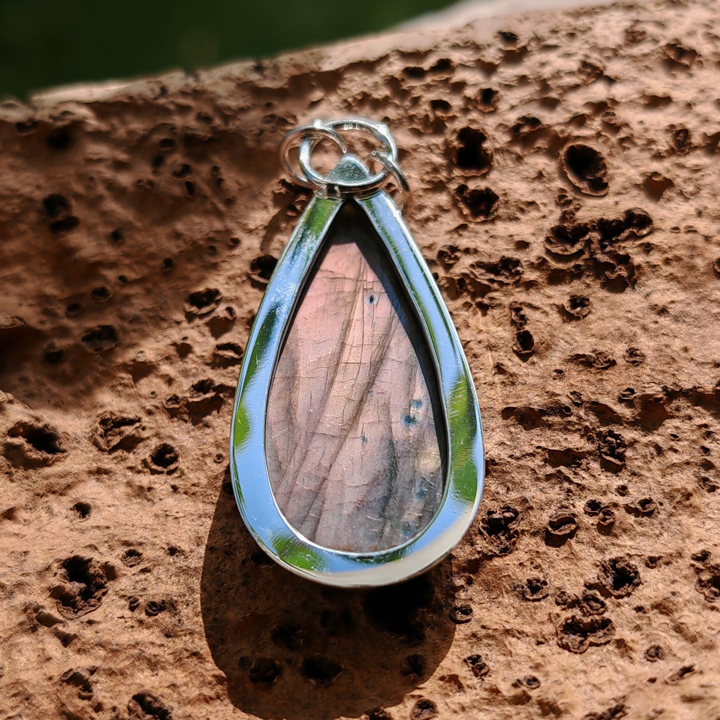 Colgante Labradorita morada en plata de ley